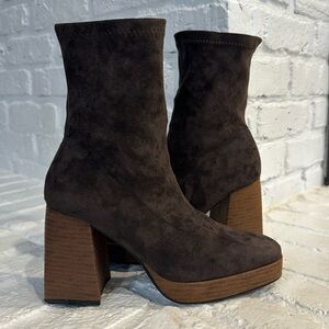 Nasty Gal Faux Suede Boots, brown, size 40 (9.5)